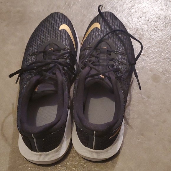 Women's Nike Running Sneakers (7.5) - Picture 3 of 4